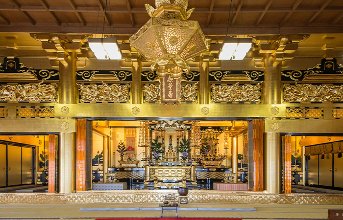 法要を行う本堂